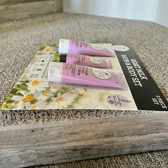 NIB Dionis Goat Milk Bath & Body Set - Picture 3 of 3